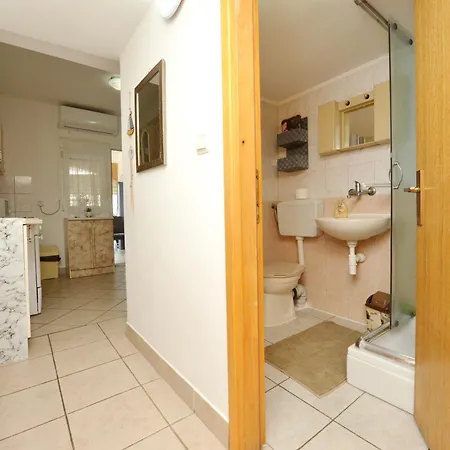 Sandra Apartman Vir