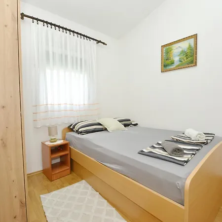 Sandra Apartmán Vir