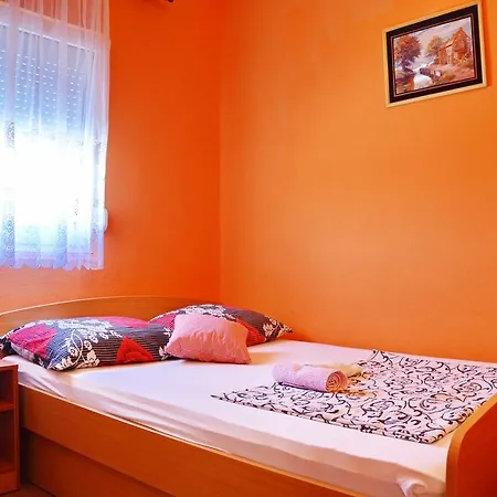 Apartament Sandra Vir