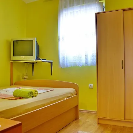 Apartament Sandra Vir
