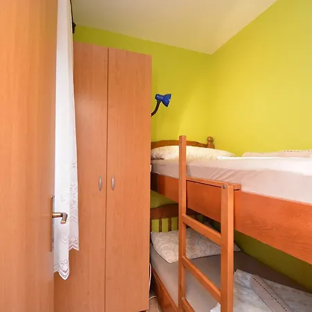 Apartament Sandra Vir