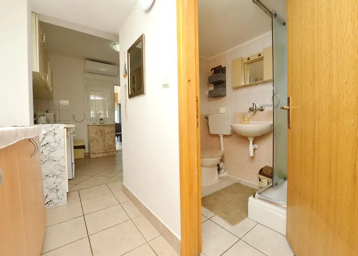 Sandra Apartment Vir