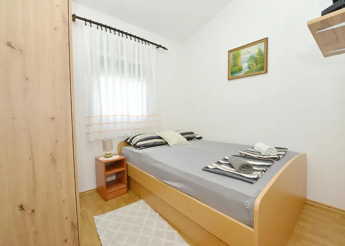 Sandra Apartment Vir