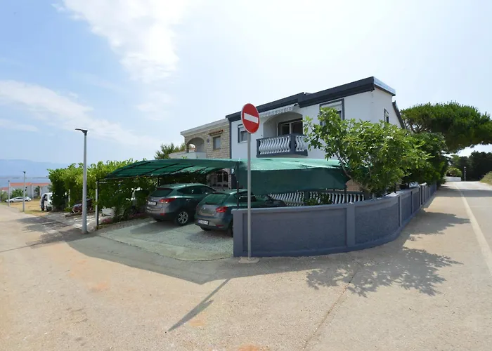 Sandra Apartment Vir