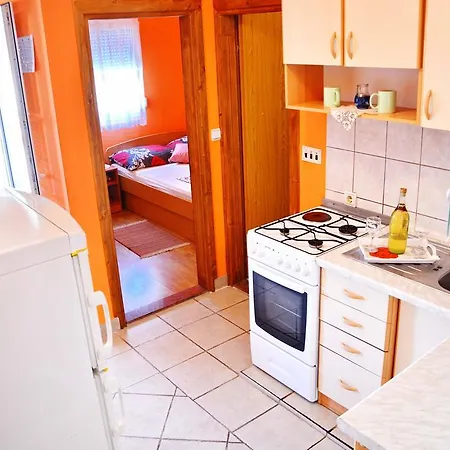 Sandra Apartman Vir