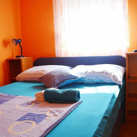 Sandra Apartman Vir